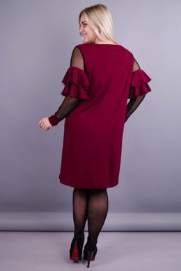 Ein elegantes Damenkleid in Übergröße. Bordeaux.485131272 485131272 photo