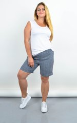 Los cortos de mujeres de tamaños positivos. Melange gris.485142403 485142403 photo