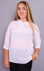 Una elegante blusa femenina de tamaños más. Blanco.485130786 485130786 photo
