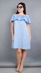 Ein modisches Kleid mit einem Schlaganfall ist eine Übergröße. Blauer Streifen.485131381 485131381 photo