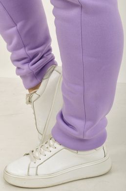 Sportkostüm auf Fleece -Hosen mit einer Manschette. Lavendel.495278333 495278333 photo